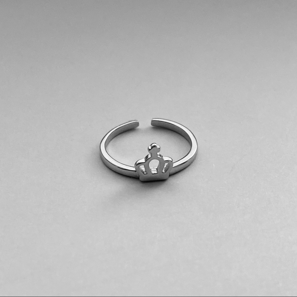 Sterling Silver Tiny Crown Toe Ring, Silver Ring - image 4